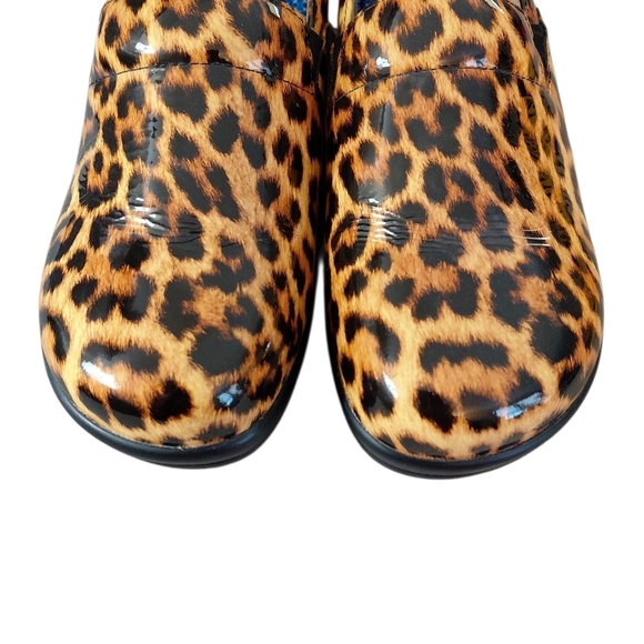 ALEGRIA Kel Leopard Print Patent Flats Women's Size 10 Slip-On Comfort Shoes - Picture 3 of 13